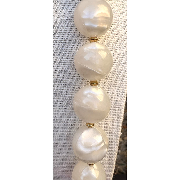 Vintage Joan Rivers Acrylic Lucite Strand Necklace White Red Chunky Gold Tone - Picture 7 of 10